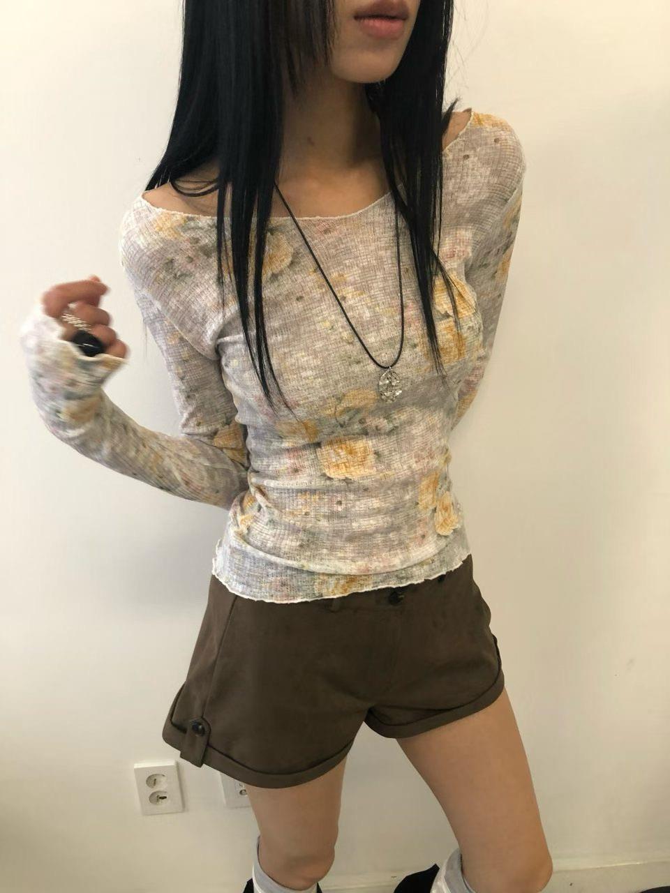 袖套設計花朵寬領上衣